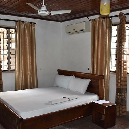 Kituri Royal Annex Bed & Breakfast Darüsselam Dış mekan fotoğraf