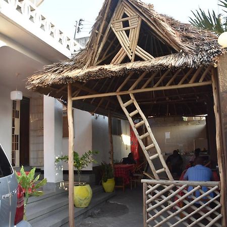 Kituri Royal Annex Bed & Breakfast Darüsselam Dış mekan fotoğraf