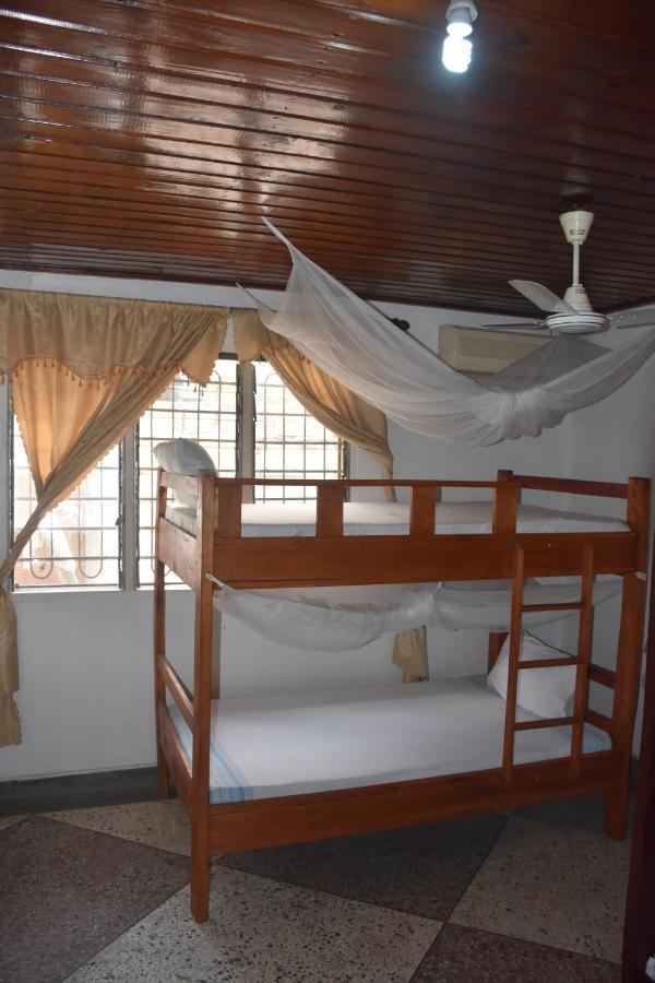 Kituri Royal Annex Bed & Breakfast Darüsselam Dış mekan fotoğraf