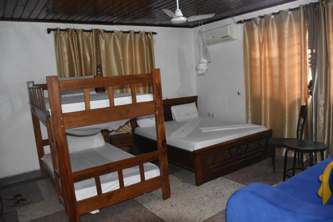 Kituri Royal Annex Bed & Breakfast Darüsselam Dış mekan fotoğraf