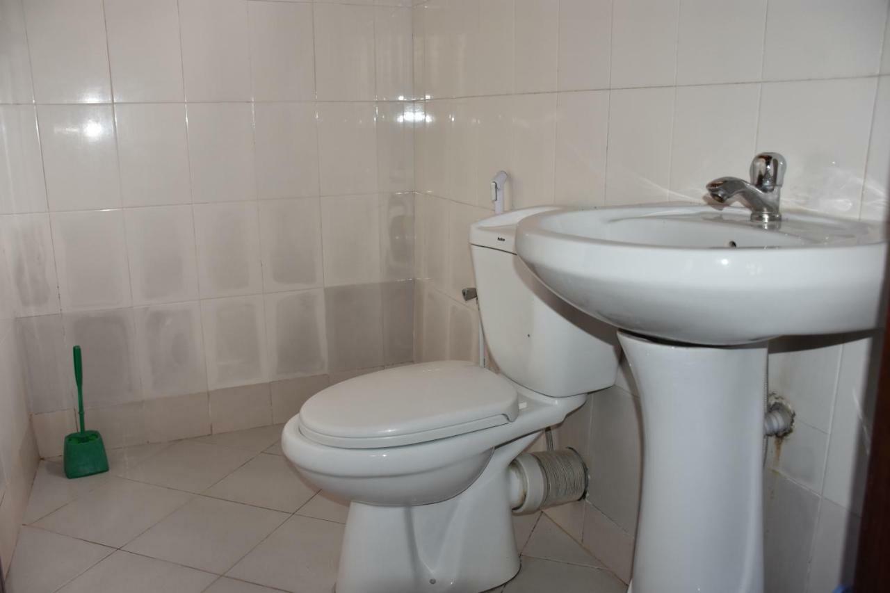Kituri Royal Annex Bed & Breakfast Darüsselam Dış mekan fotoğraf