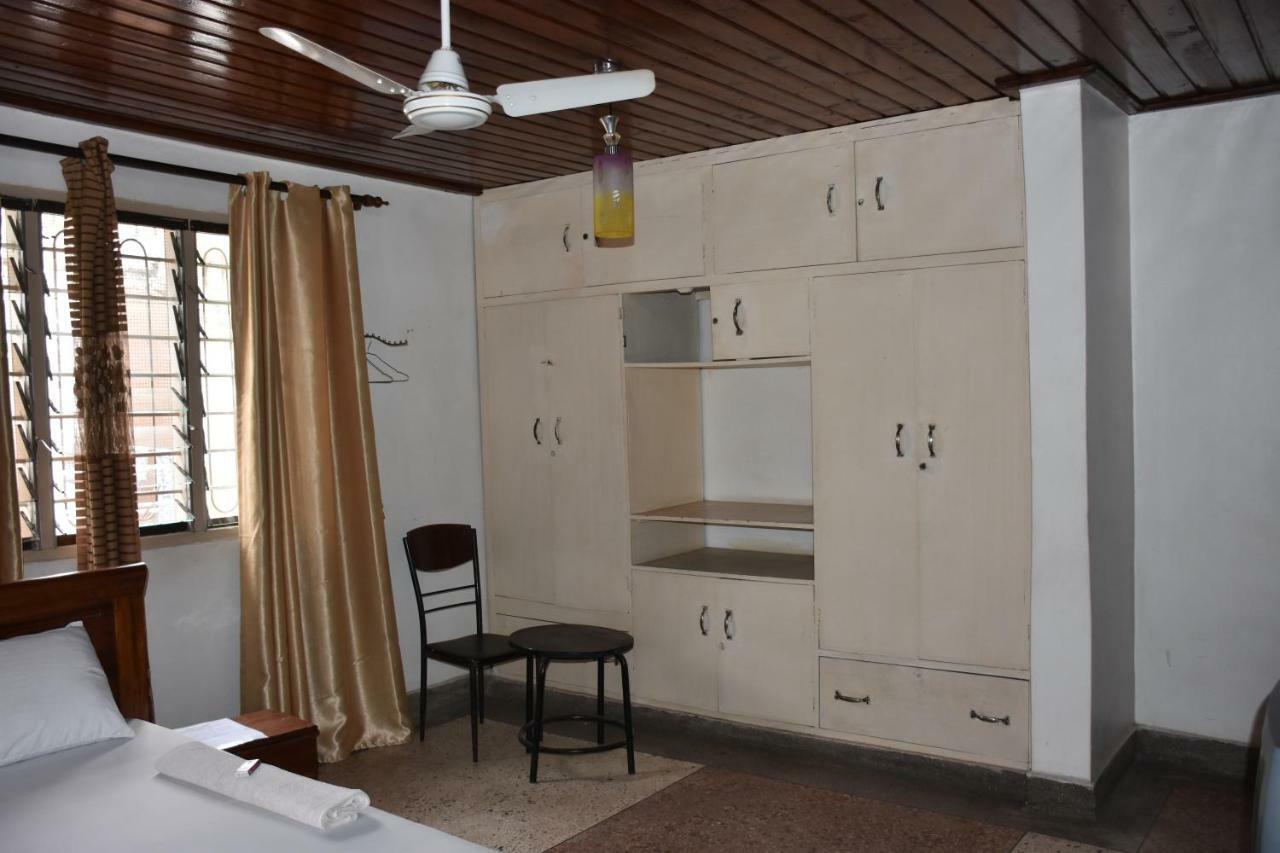 Kituri Royal Annex Bed & Breakfast Darüsselam Dış mekan fotoğraf