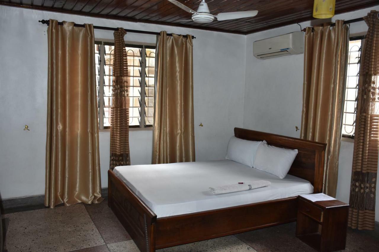 Kituri Royal Annex Bed & Breakfast Darüsselam Dış mekan fotoğraf