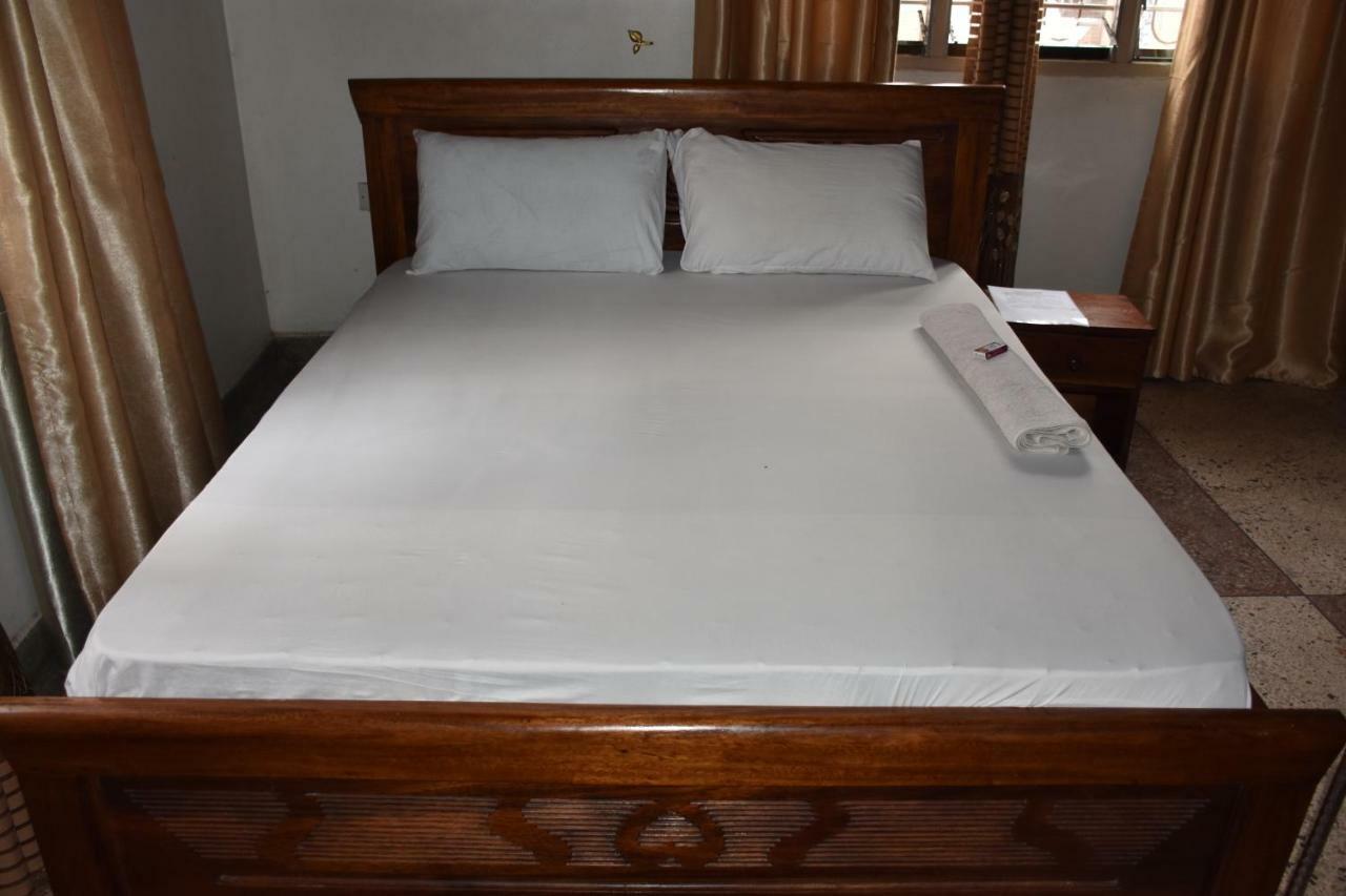 Kituri Royal Annex Bed & Breakfast Darüsselam Dış mekan fotoğraf