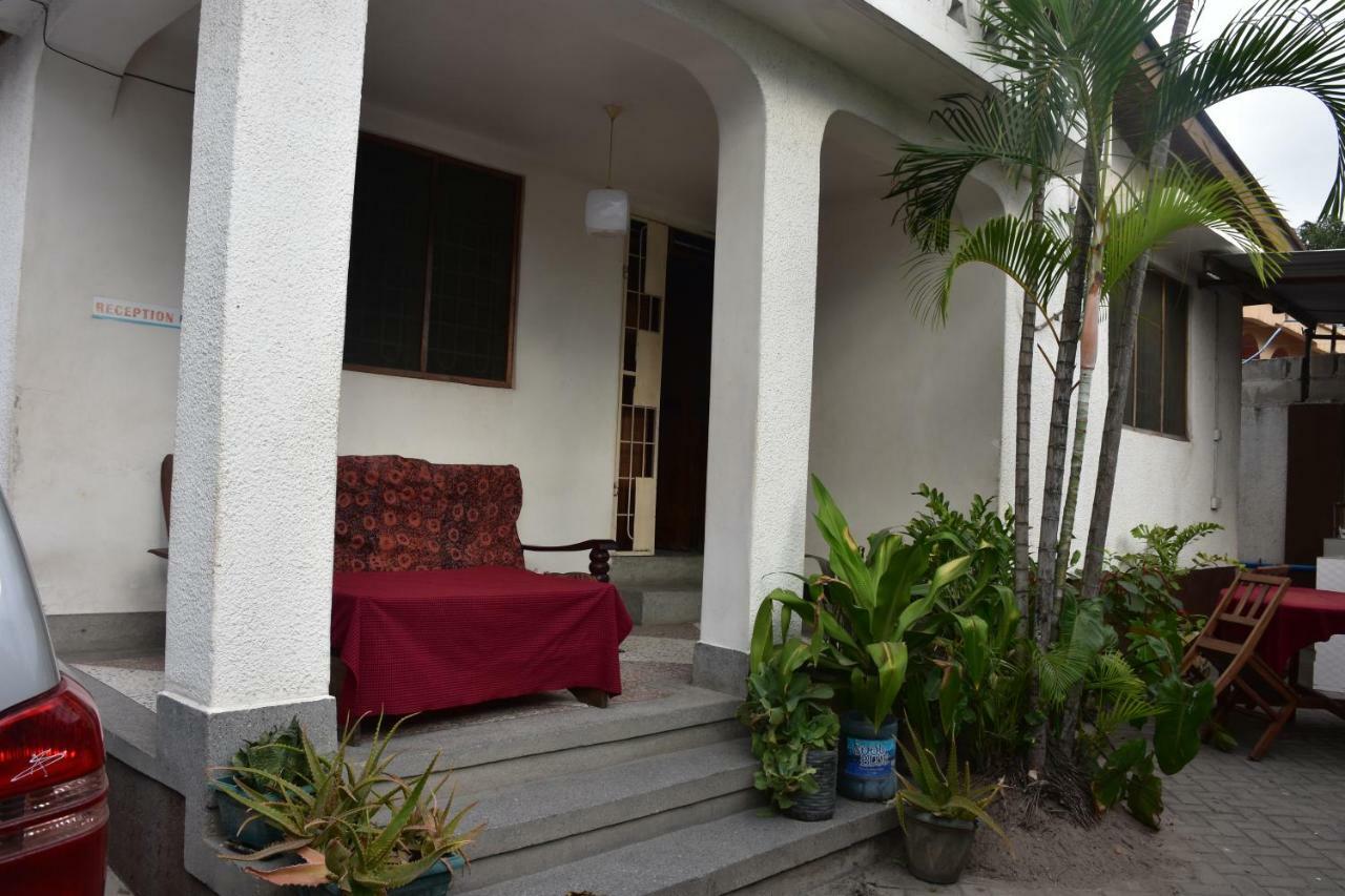 Kituri Royal Annex Bed & Breakfast Darüsselam Dış mekan fotoğraf